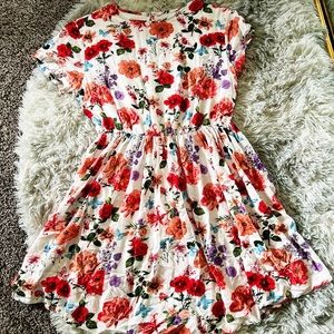Summer Soft Dress.. Small! Above knee length .. flowy soft fabric. Flowery